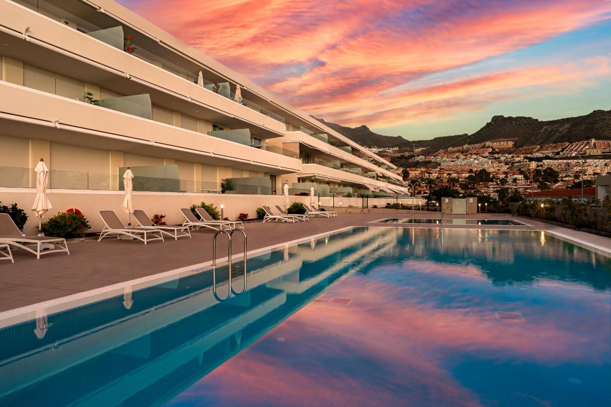Modern New Apartment Las Terrazas De Costa Adeje. Heated Pool, Big Terrace And Private Parking Exterior photo